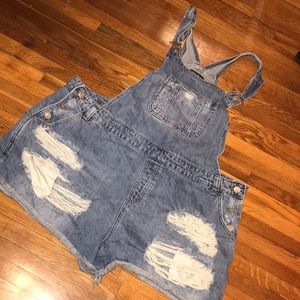 Cute denim jean ripped overalls 💘